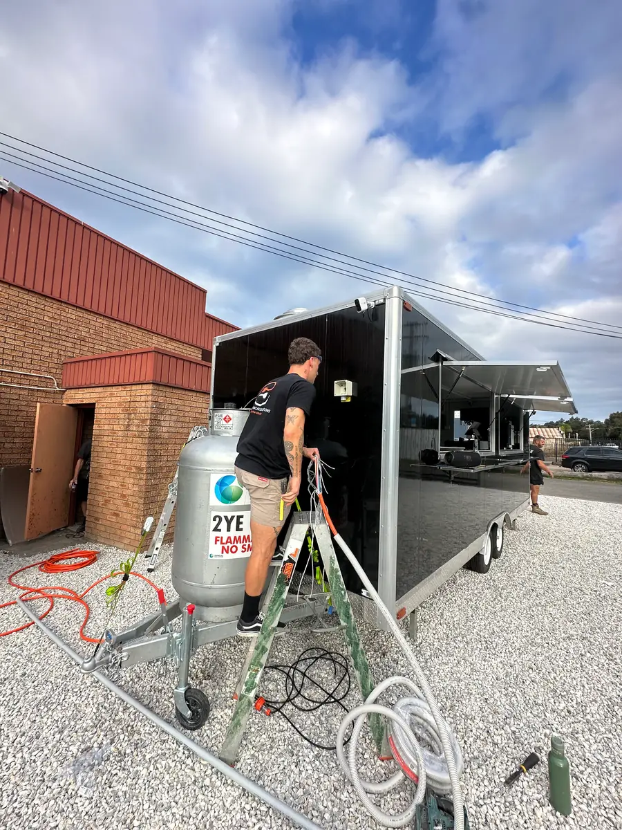 Team & Vans – D&D Electrical